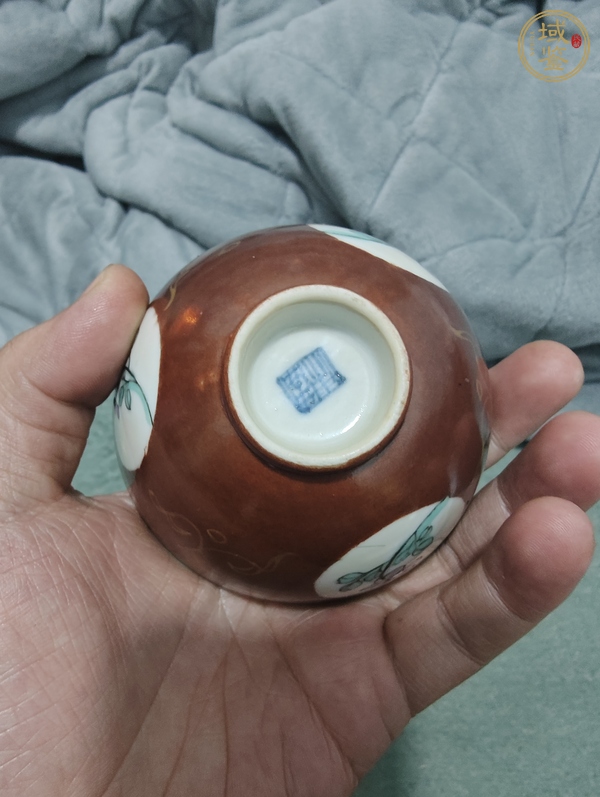 古玩陶瓷珊瑚紅開光粉彩花卉紋蓋碗真品鑒賞圖