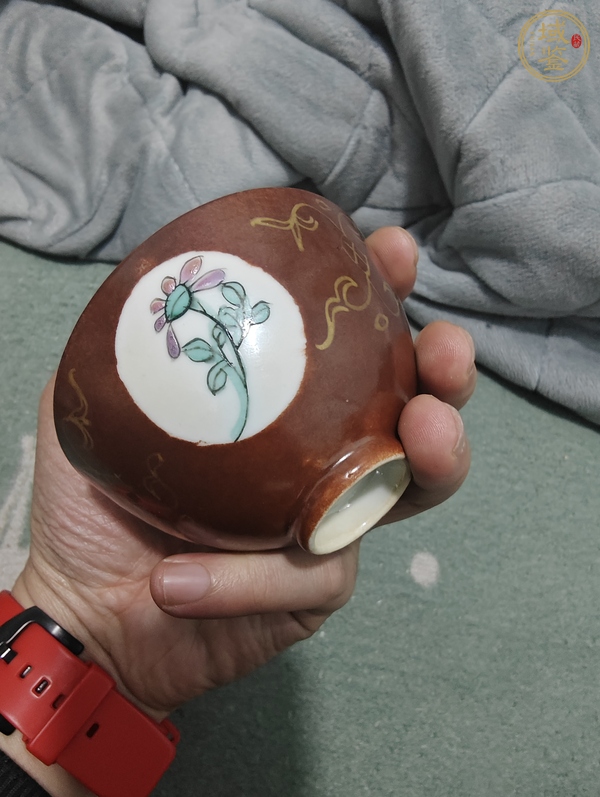 古玩陶瓷珊瑚紅開光粉彩花卉紋蓋碗真品鑒賞圖