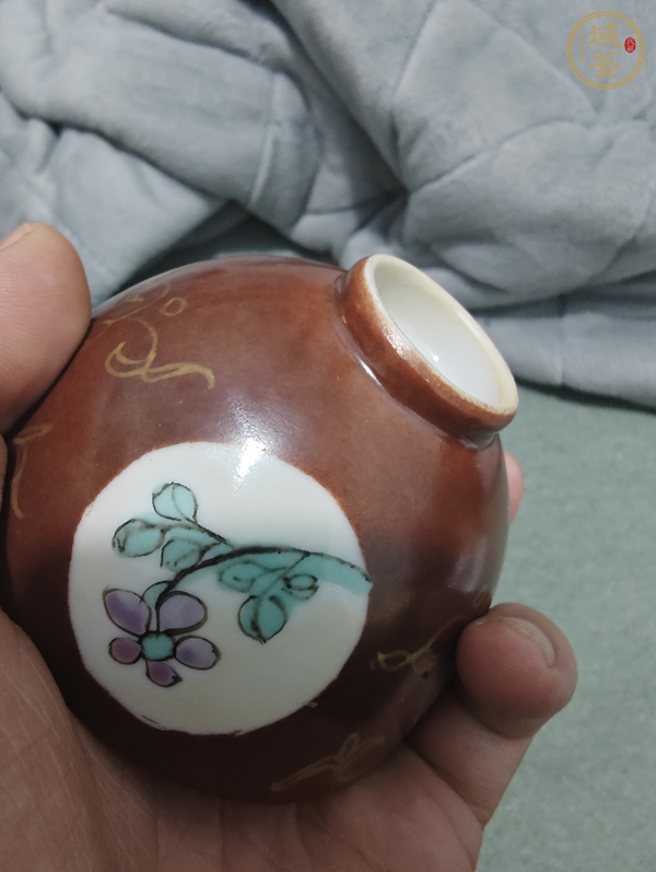 古玩陶瓷珊瑚紅開光粉彩花卉紋蓋碗真品鑒賞圖