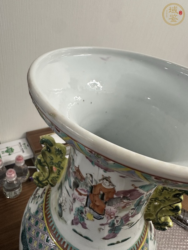 古玩陶瓷粉彩麒麟送子紋雙耳盤口大瓶真品鑒賞圖