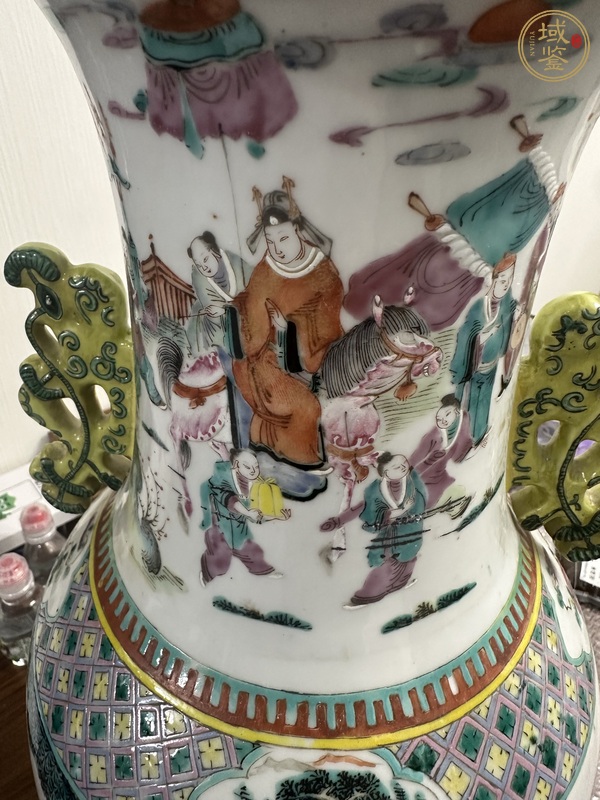 古玩陶瓷粉彩麒麟送子紋雙耳盤口大瓶真品鑒賞圖