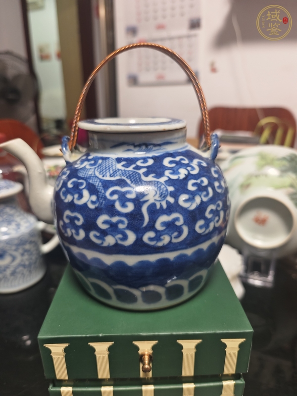 古玩陶瓷清中期青花云龍紋茶壺真品鑒賞圖
