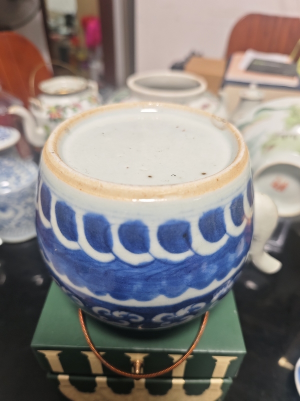 古玩轉(zhuǎn)賣清中期青花云龍紋茶壺拍賣，當(dāng)前價(jià)格999元