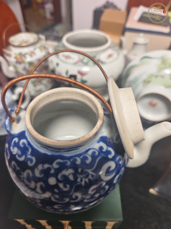 古玩陶瓷清中期青花云龍紋茶壺真品鑒賞圖