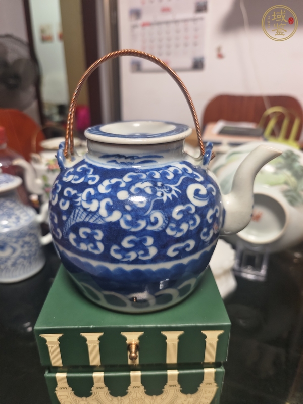 古玩陶瓷清中期青花云龍紋茶壺真品鑒賞圖
