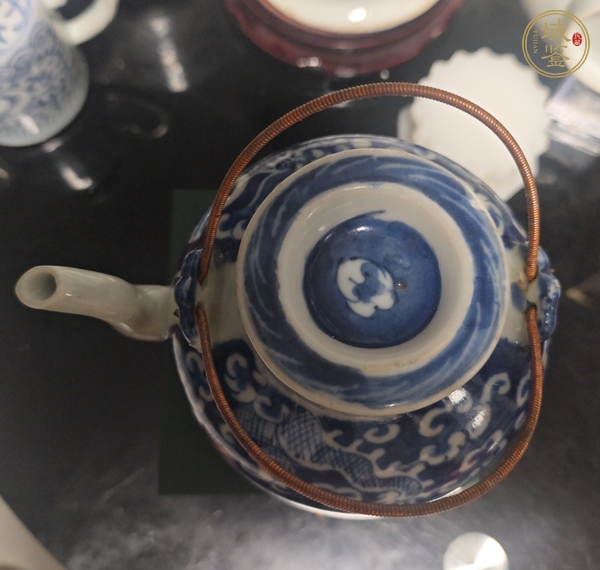 古玩陶瓷清中期青花云龍紋茶壺真品鑒賞圖