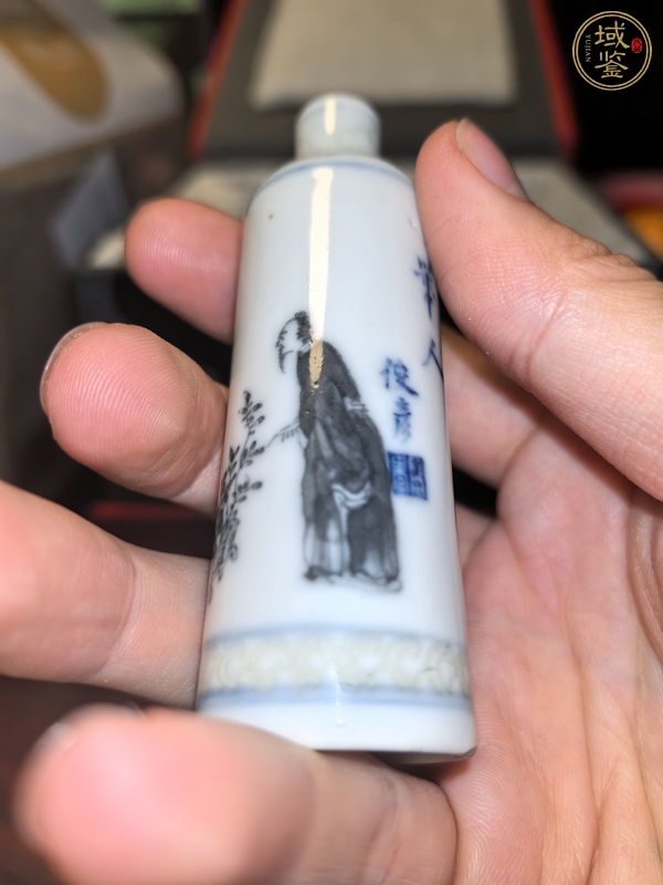 古玩陶瓷青花釉里紅人物詩文鼻煙壺真品鑒賞圖