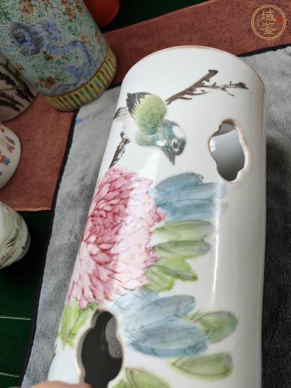 古玩陶瓷粉彩花鳥(niǎo)紋帽筒真品鑒賞圖