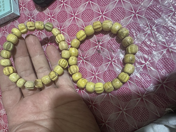 古玩雜項隋唐琉璃手串兩個42顆;丟了一顆拍賣,當前價格2800元