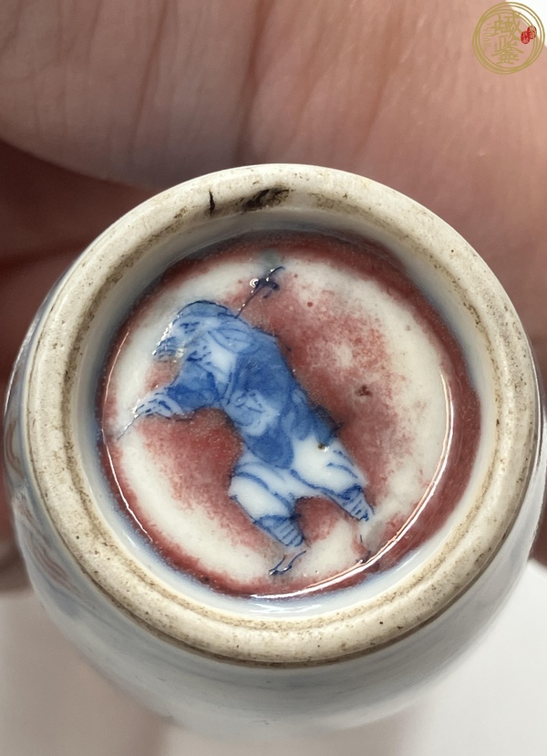 古玩陶瓷青花釉里紅人物鼻煙壺真品鑒賞圖