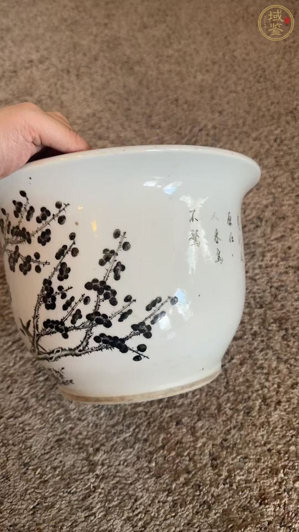 古玩陶瓷墨彩喜鵲登梅紋花盆真品鑒賞圖