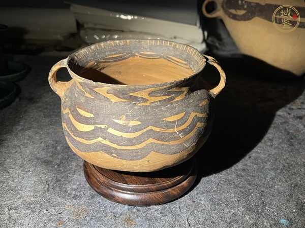 古玩陶瓷馬家窯文化馬廠類型水波紋彩陶罐真品鑒賞圖