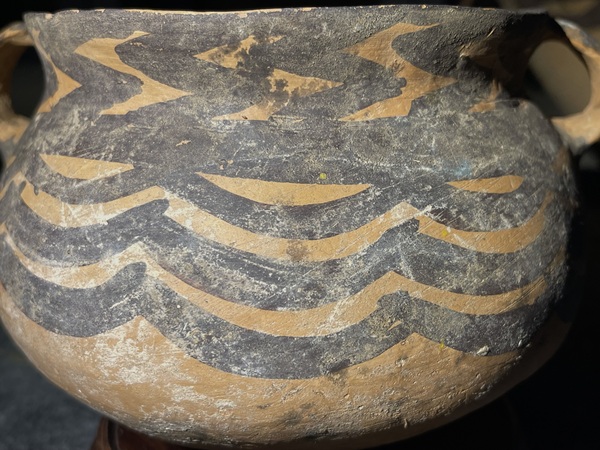 古玩陶瓷馬家窯文化馬廠類型水波紋彩陶罐拍賣，當(dāng)前價(jià)格2200元
