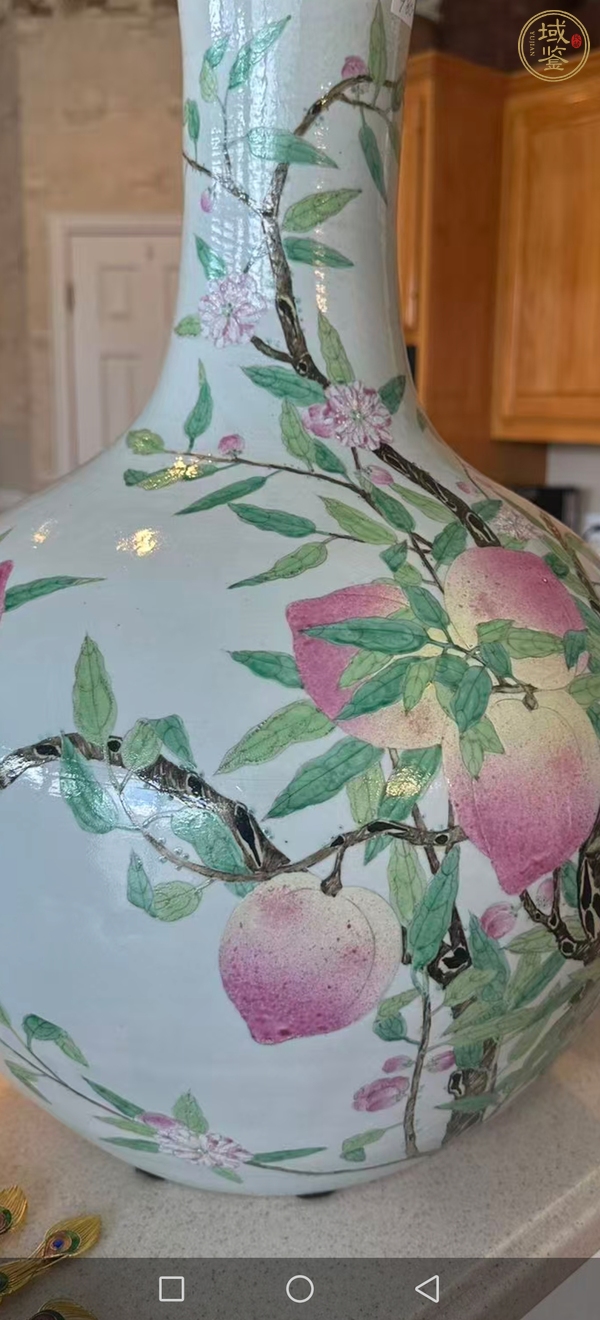古玩陶瓷 桃紋粉彩天球瓶真品鑒賞圖