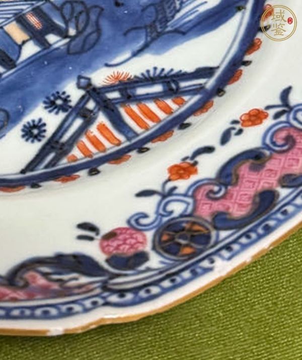 古玩陶瓷青花胭脂紅盤真品鑒賞圖