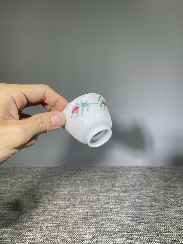 古玩轉(zhuǎn)賣清代.粉彩花卉杯拍賣，當(dāng)前價格18600元