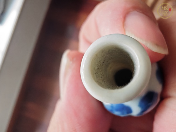 古玩陶瓷青花花卉紋瓜棱小瓶真品鑒賞圖