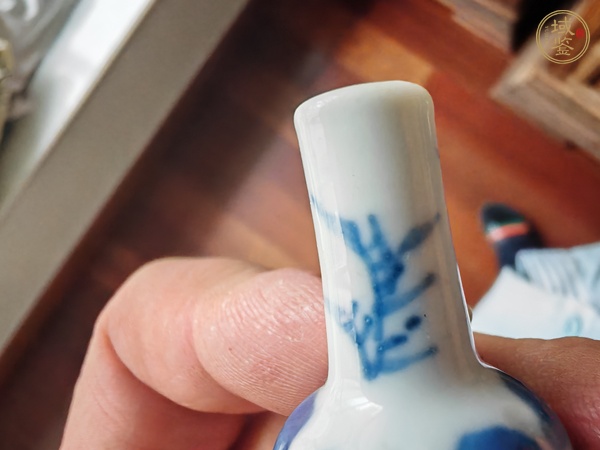 古玩陶瓷青花花卉紋瓜棱小瓶真品鑒賞圖