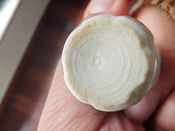 古玩陶瓷青花花卉紋瓜棱小瓶真品鑒賞圖