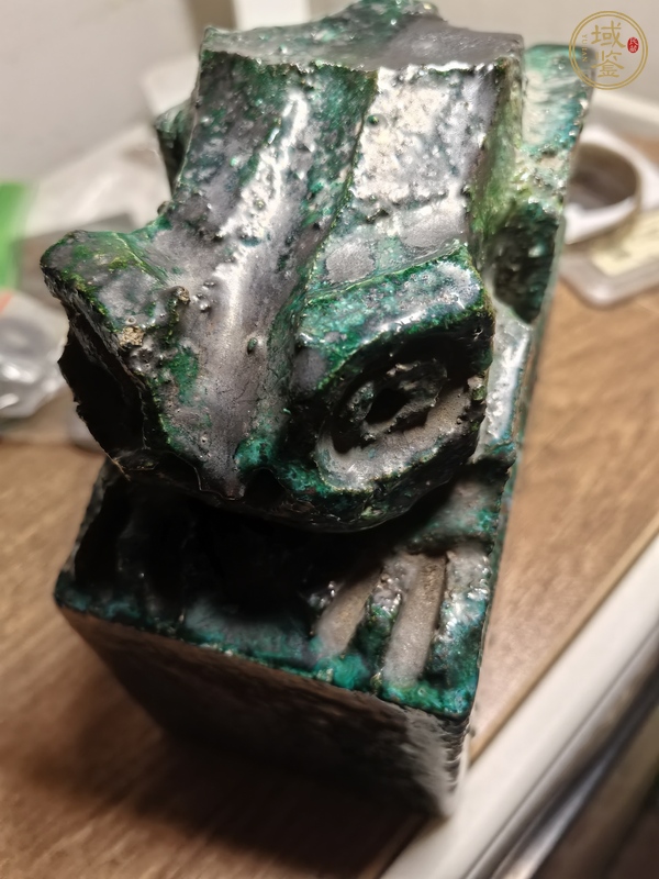 古玩陶瓷石灣窯綠釉獅鈕印章真品鑒賞圖