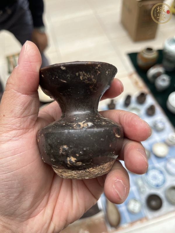 古玩陶瓷黑釉小渣斗真品鑒賞圖