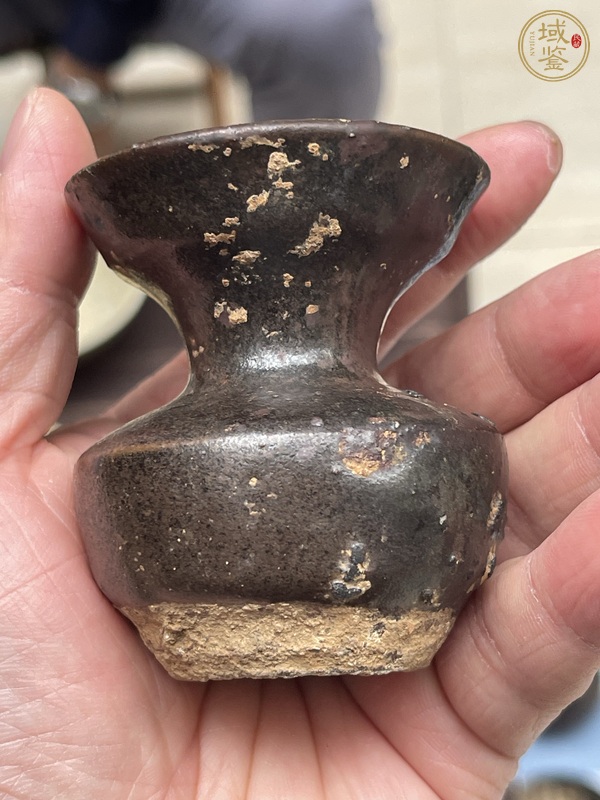 古玩陶瓷黑釉小渣斗真品鑒賞圖