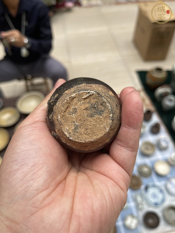 古玩陶瓷黑釉小渣斗真品鑒賞圖