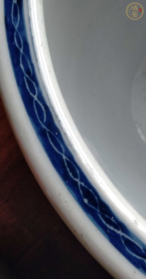 古玩陶瓷霽藍(lán)釉開窗青花花卉紋缸真品鑒賞圖