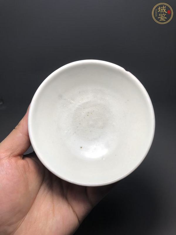 古玩陶瓷邢窯白釉唇口碗真品鑒賞圖