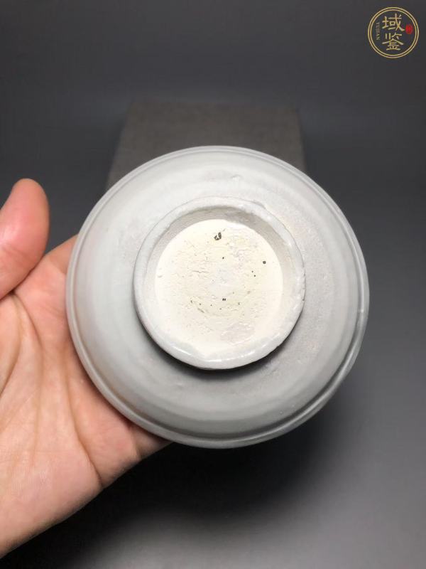 古玩陶瓷邢窯白釉唇口碗真品鑒賞圖