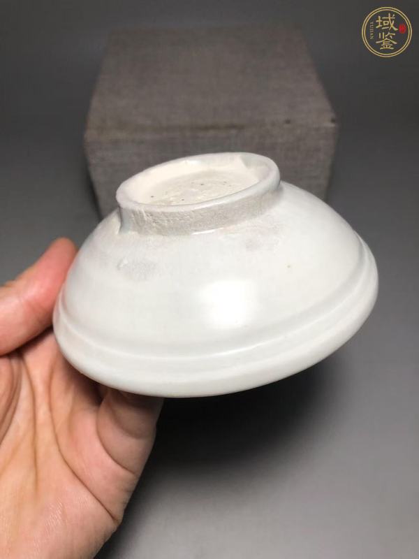 古玩陶瓷邢窯白釉唇口碗真品鑒賞圖