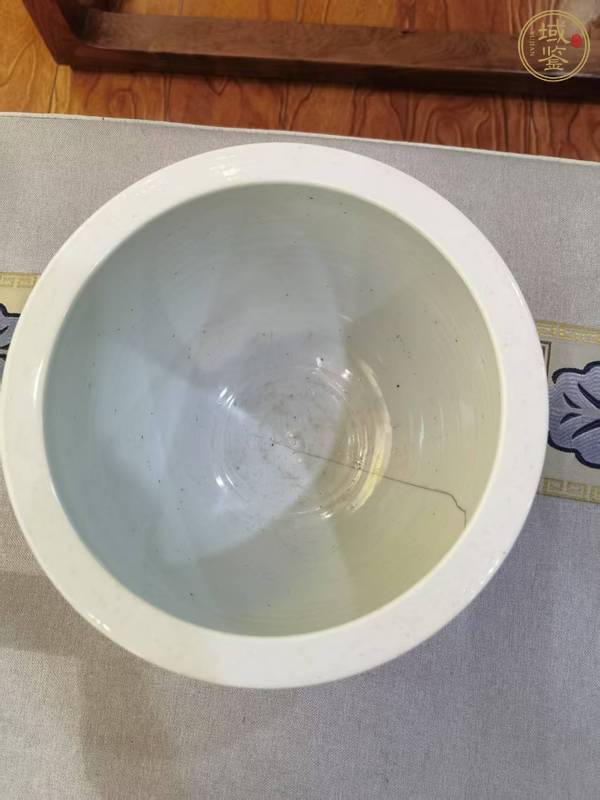 古玩陶瓷山水紋青花缸真品鑒賞圖