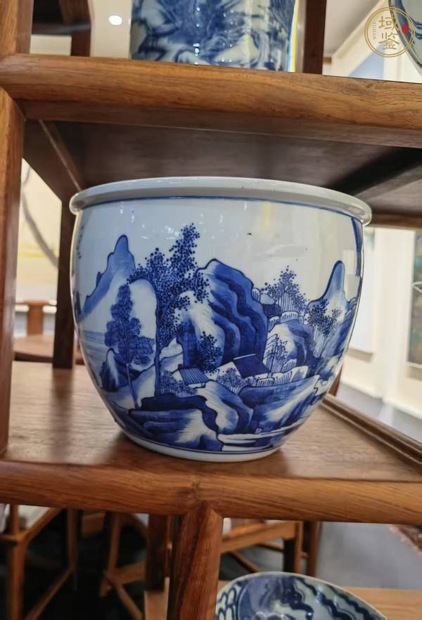 古玩陶瓷山水紋青花缸真品鑒賞圖