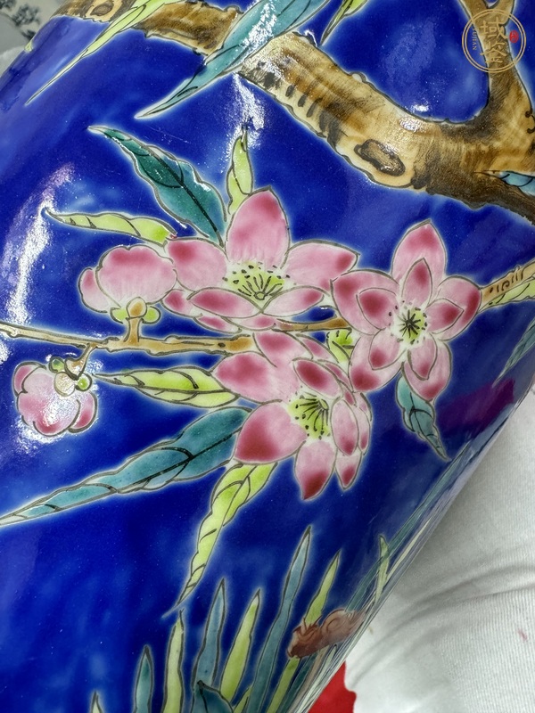 古玩桃紋粉彩箭筒真品鑒賞圖