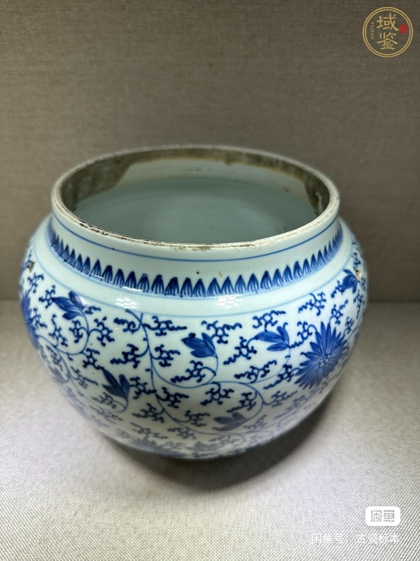 古玩陶瓷青釉纏枝花紋粥罐真品鑒賞圖