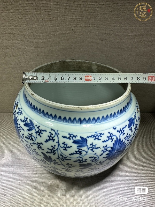 古玩陶瓷青釉纏枝花紋粥罐真品鑒賞圖