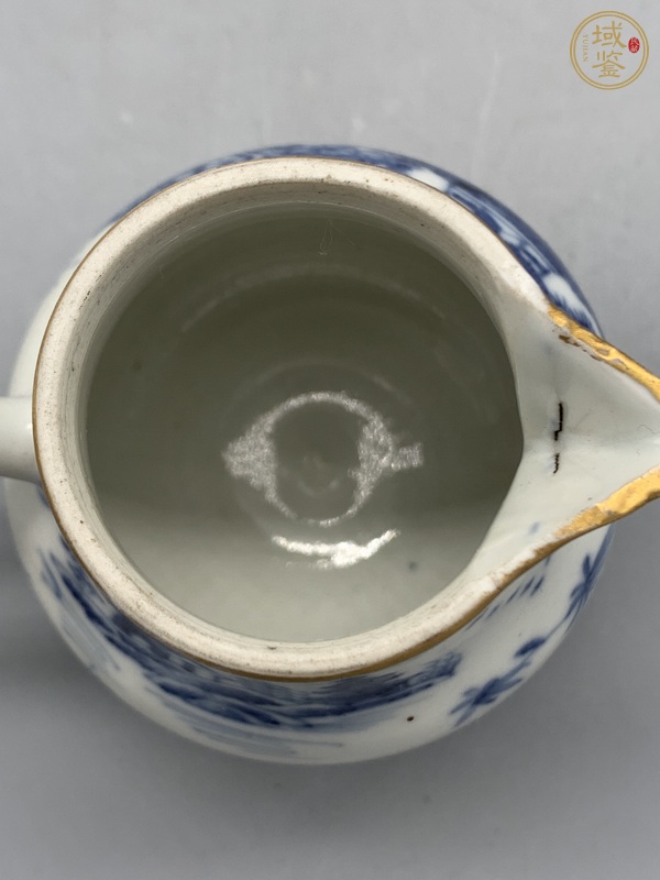 古玩陶瓷樓臺亭閣青花奶壺真品鑒賞圖