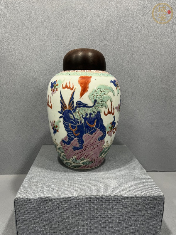 古玩粉彩瑞獸紋罐真品鑒賞圖