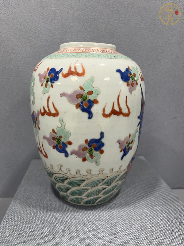古玩陶瓷粉彩瑞獸紋罐真品鑒賞圖