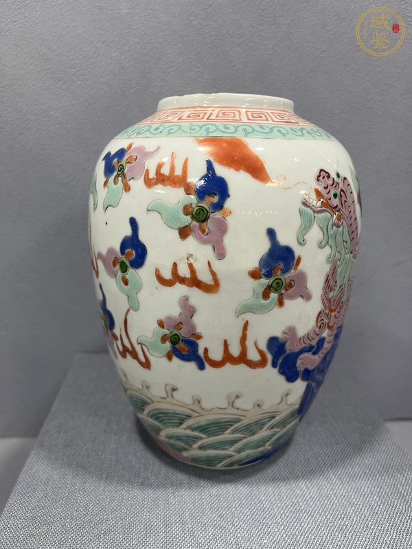 古玩陶瓷粉彩瑞獸紋罐真品鑒賞圖