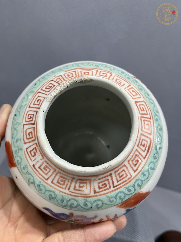 古玩陶瓷粉彩瑞獸紋罐真品鑒賞圖