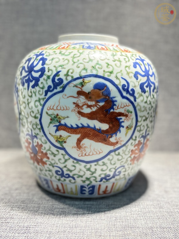 古玩陶瓷青花五彩開窗龍紋大罐真品鑒賞圖