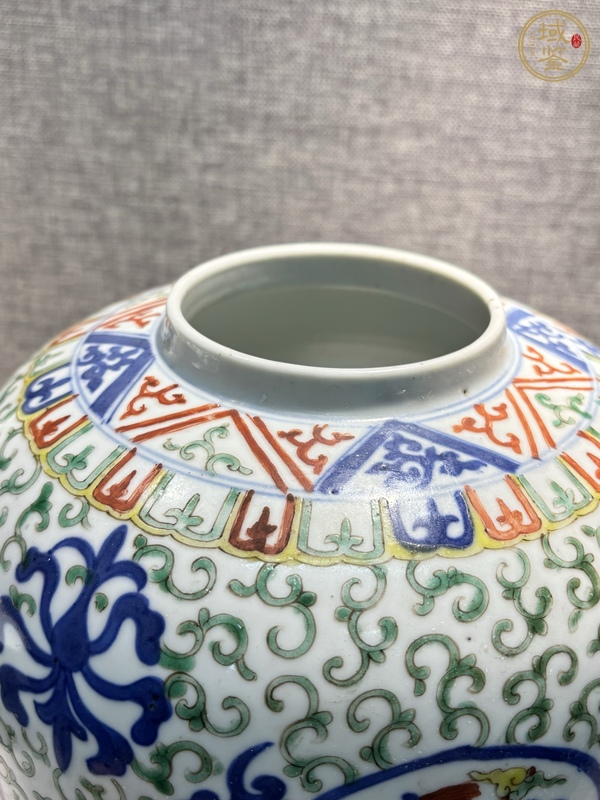 古玩陶瓷青花五彩開窗龍紋大罐真品鑒賞圖