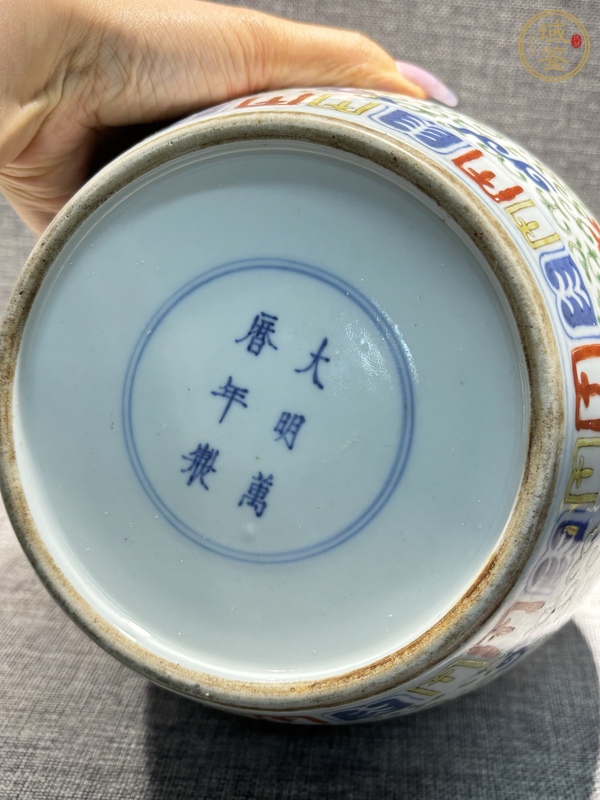 古玩陶瓷青花五彩開窗龍紋大罐真品鑒賞圖