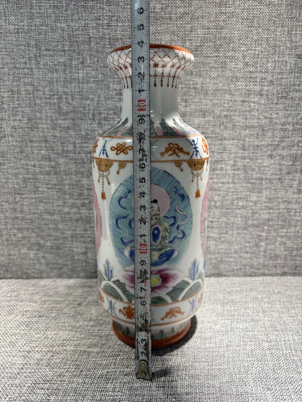 古玩陶瓷粉彩人物盤(pán)口瓶拍賣(mài)，當(dāng)前價(jià)格8000元