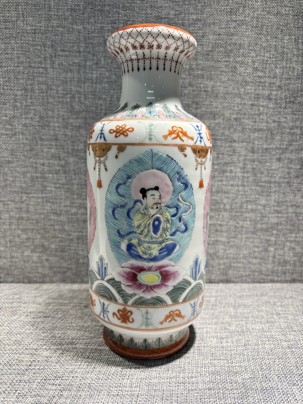 古玩陶瓷粉彩人物盤(pán)口瓶拍賣(mài)，當(dāng)前價(jià)格8000元