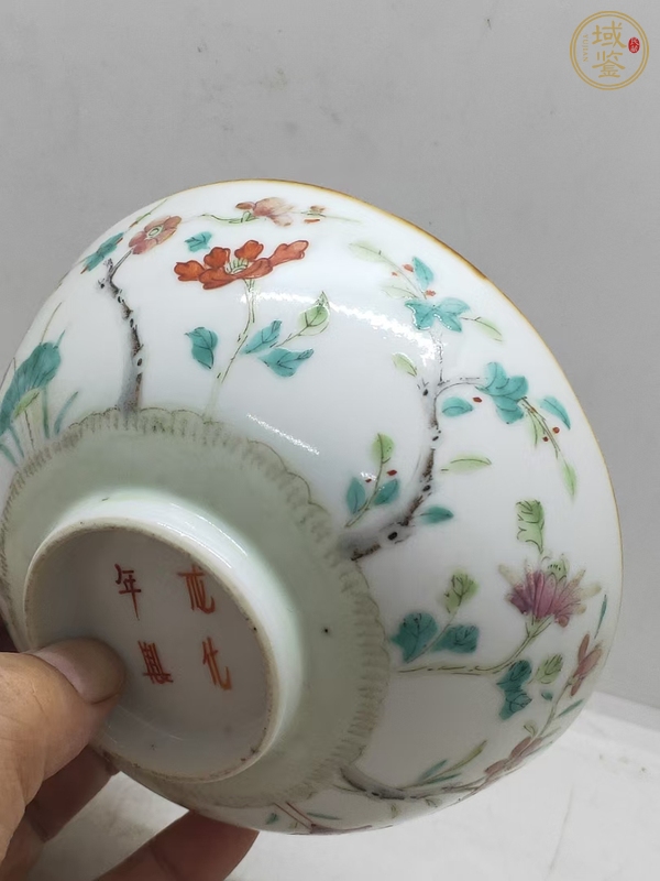 古玩陶瓷花卉紋粉彩碗真品鑒賞圖