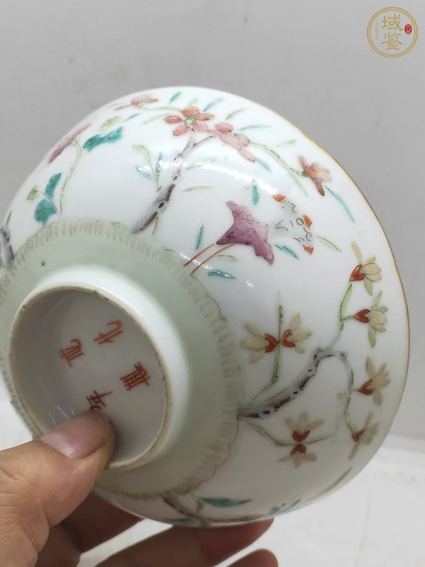 古玩陶瓷花卉紋粉彩碗真品鑒賞圖
