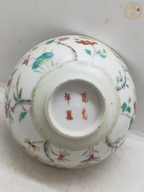 古玩陶瓷花卉紋粉彩碗真品鑒賞圖