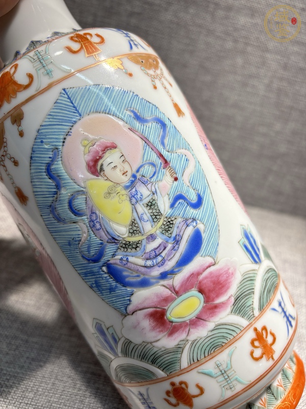 古玩陶瓷粉彩人物盤口瓶真品鑒賞圖